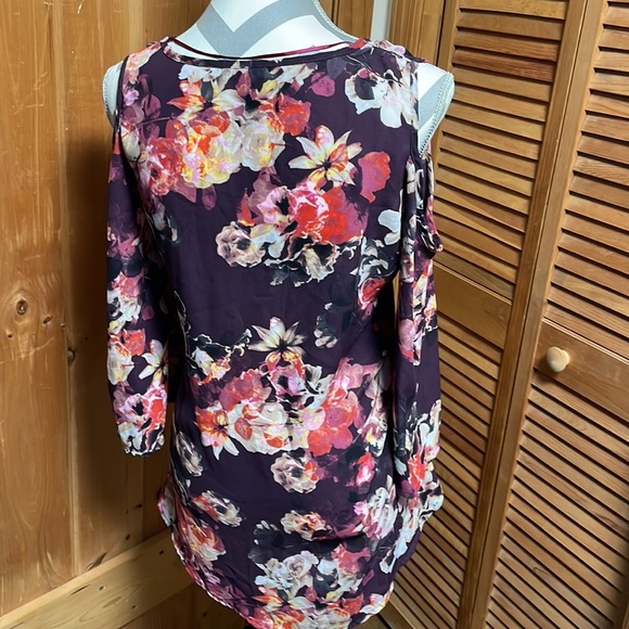 Cupio cold shoulder blouse small - Picture 5 of 5